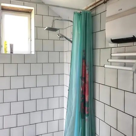 Maison Charmante A Avec Piscine Partagee