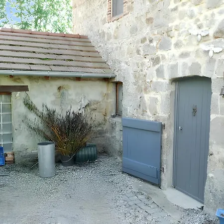 Сasa de vacaciones Maison Charmante à Avec Piscine Partagée