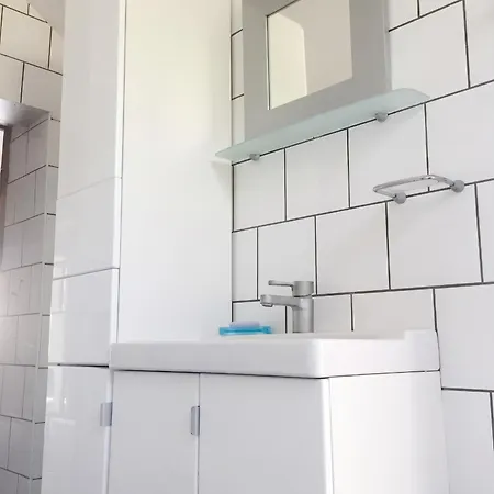 Maison Charmante à Avec Piscine Partagée
