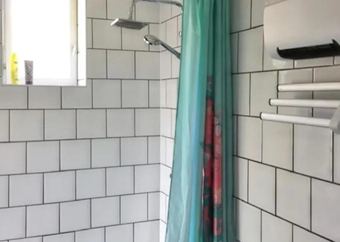 Maison Charmante A Avec Piscine Partagee